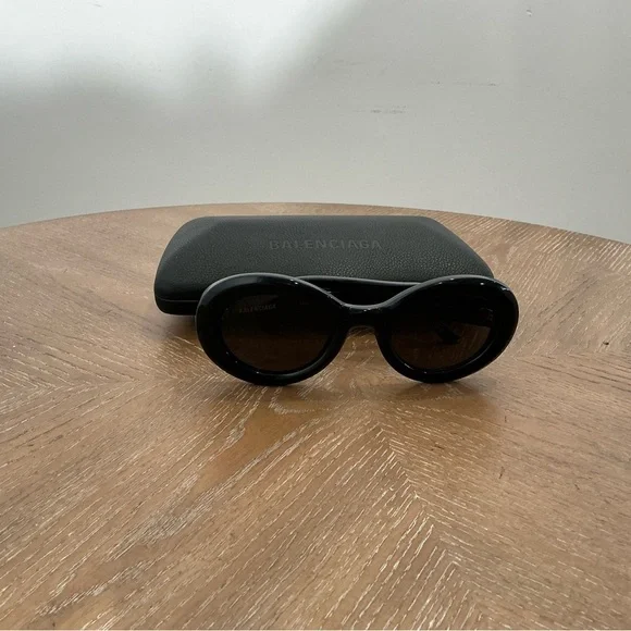Balenciaga Sunglasses Luxury Eyewear with Round/Oval display picture 3